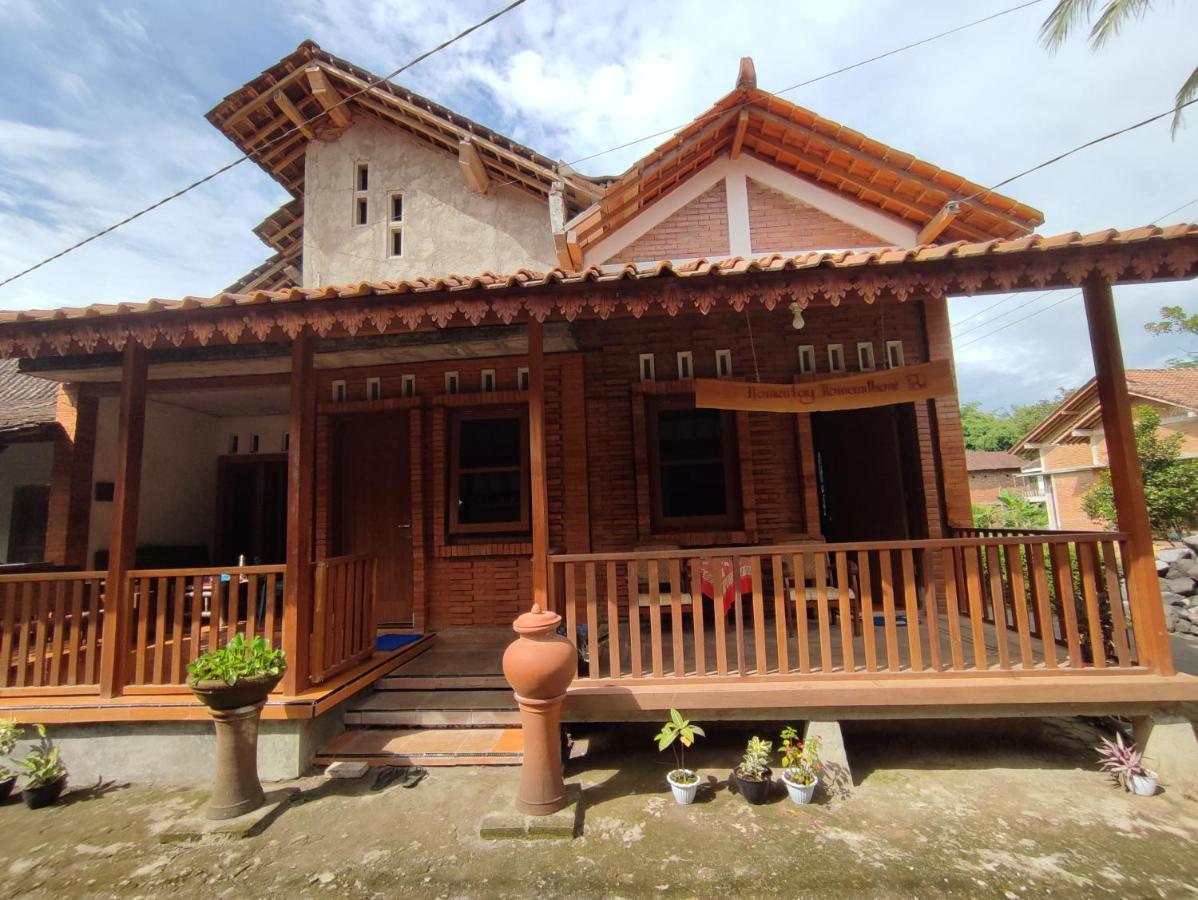 Romadhoni Homestay Magelang Eksteriør bilde